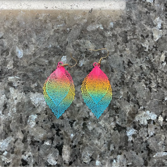 2/$25 or 3/$35 NWOT Neon rainbow gradient metal leaf layered earrings - Picture 4 of 4